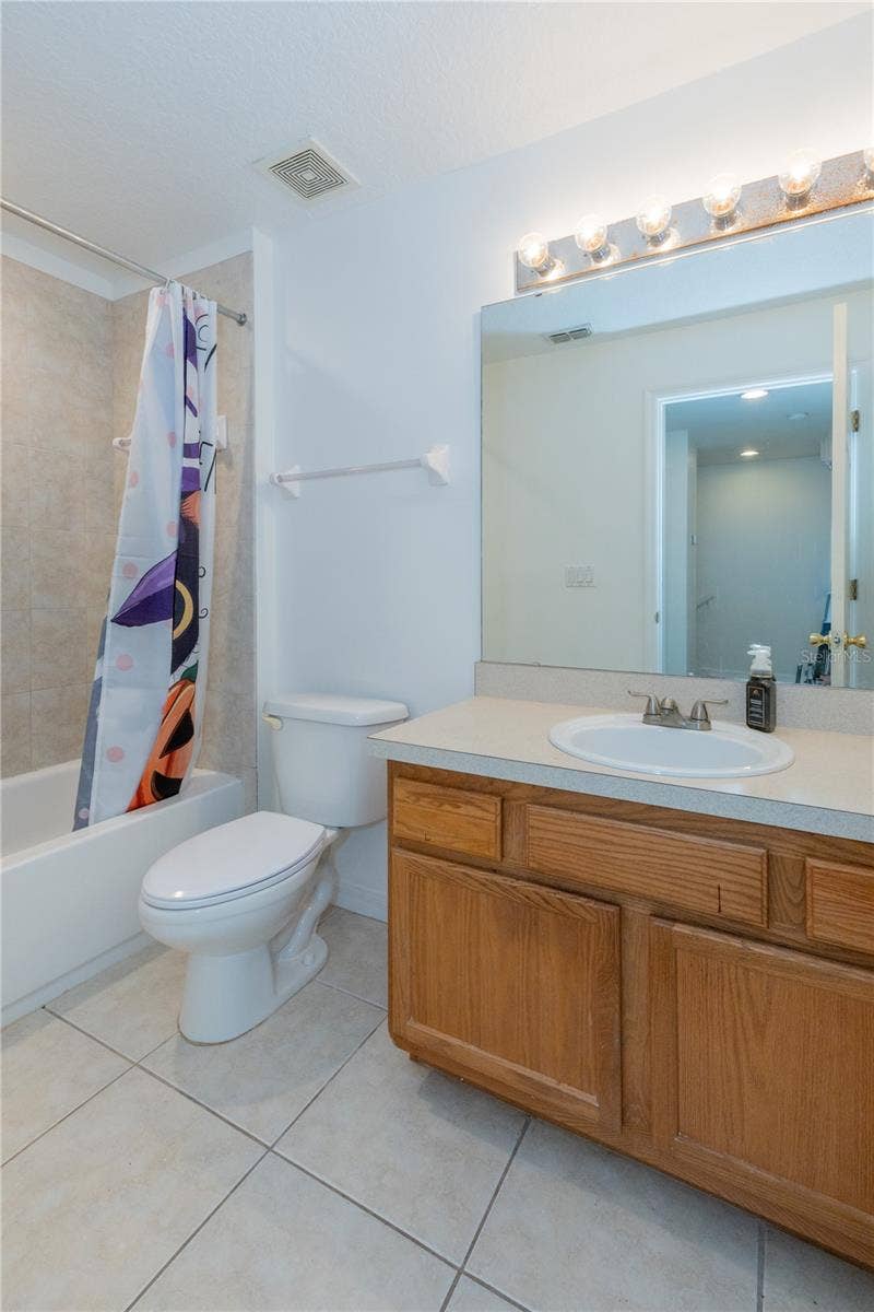 2852 TANZANITE TERRACE, Kissimmee, FL 34758 Guest Bathroom