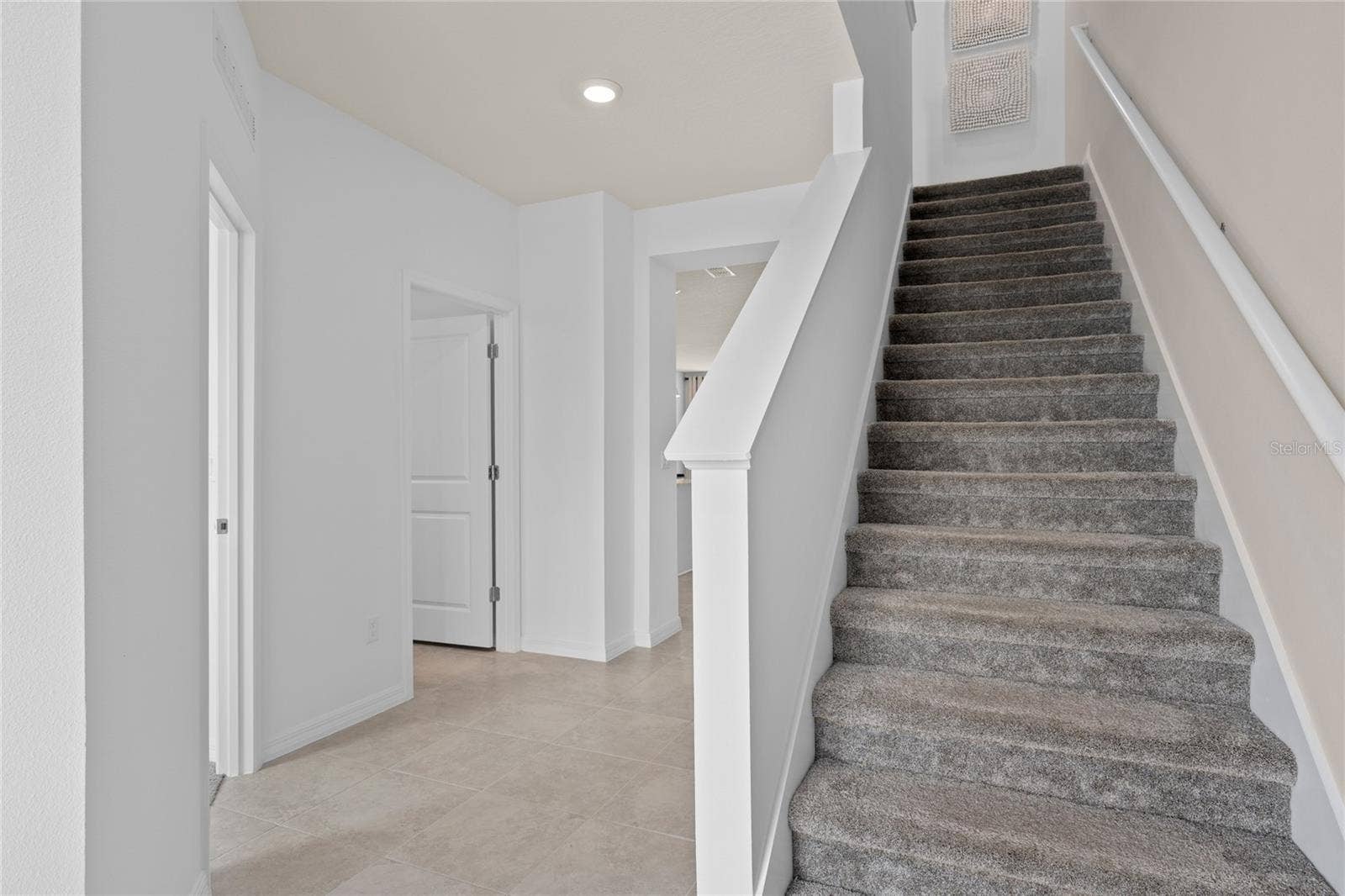 6403 ARGENT WOOD DRIVE, Winter Garden, FL 34787 Model Home Design Only. Pictures and furnishings are for illustrative purposes only. Elevations, colors and options may vary. Furniture is for model home staging only.