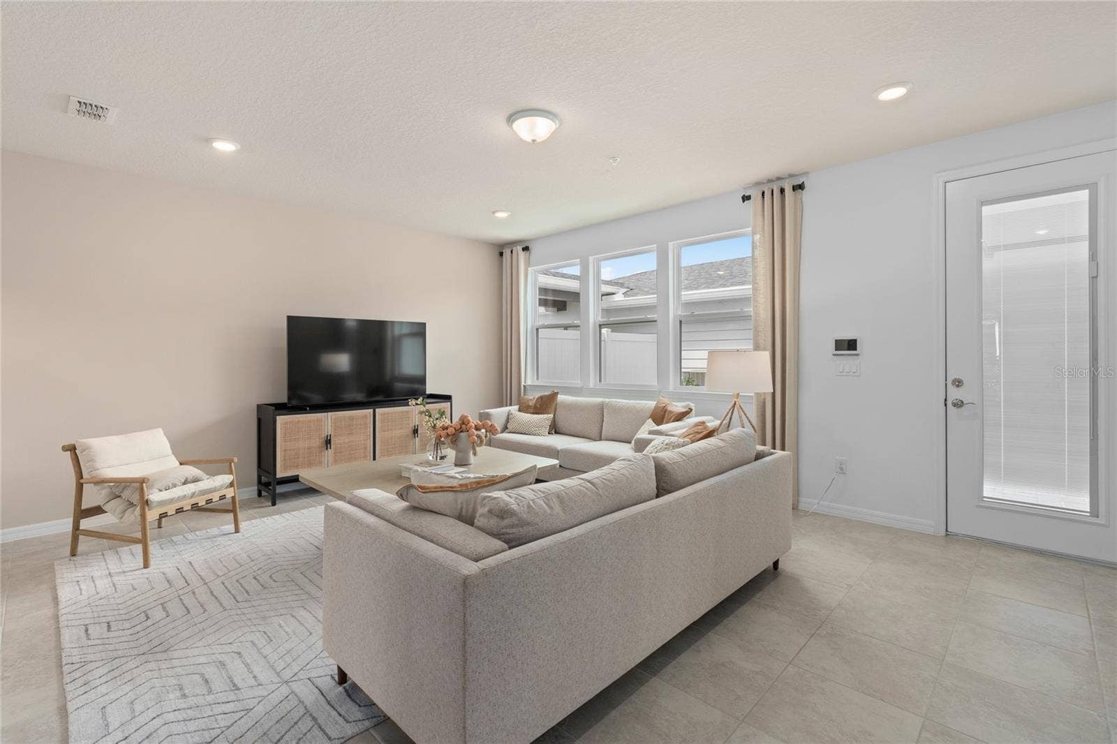 6403 ARGENT WOOD DRIVE, Winter Garden, FL 34787 Model Home Design Only. Pictures and furnishings are for illustrative purposes only. Elevations, colors and options may vary. Furniture is for model home staging only.