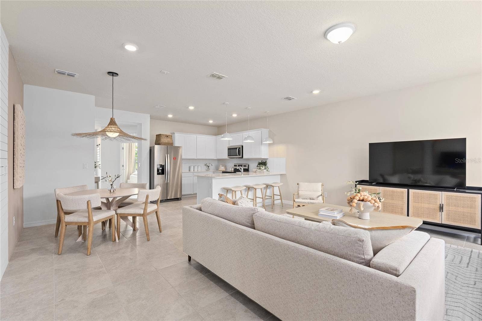 6403 ARGENT WOOD DRIVE, Winter Garden, FL 34787 Model Home Design Only. Pictures and furnishings are for illustrative purposes only. Elevations, colors and options may vary. Furniture is for model home staging only.