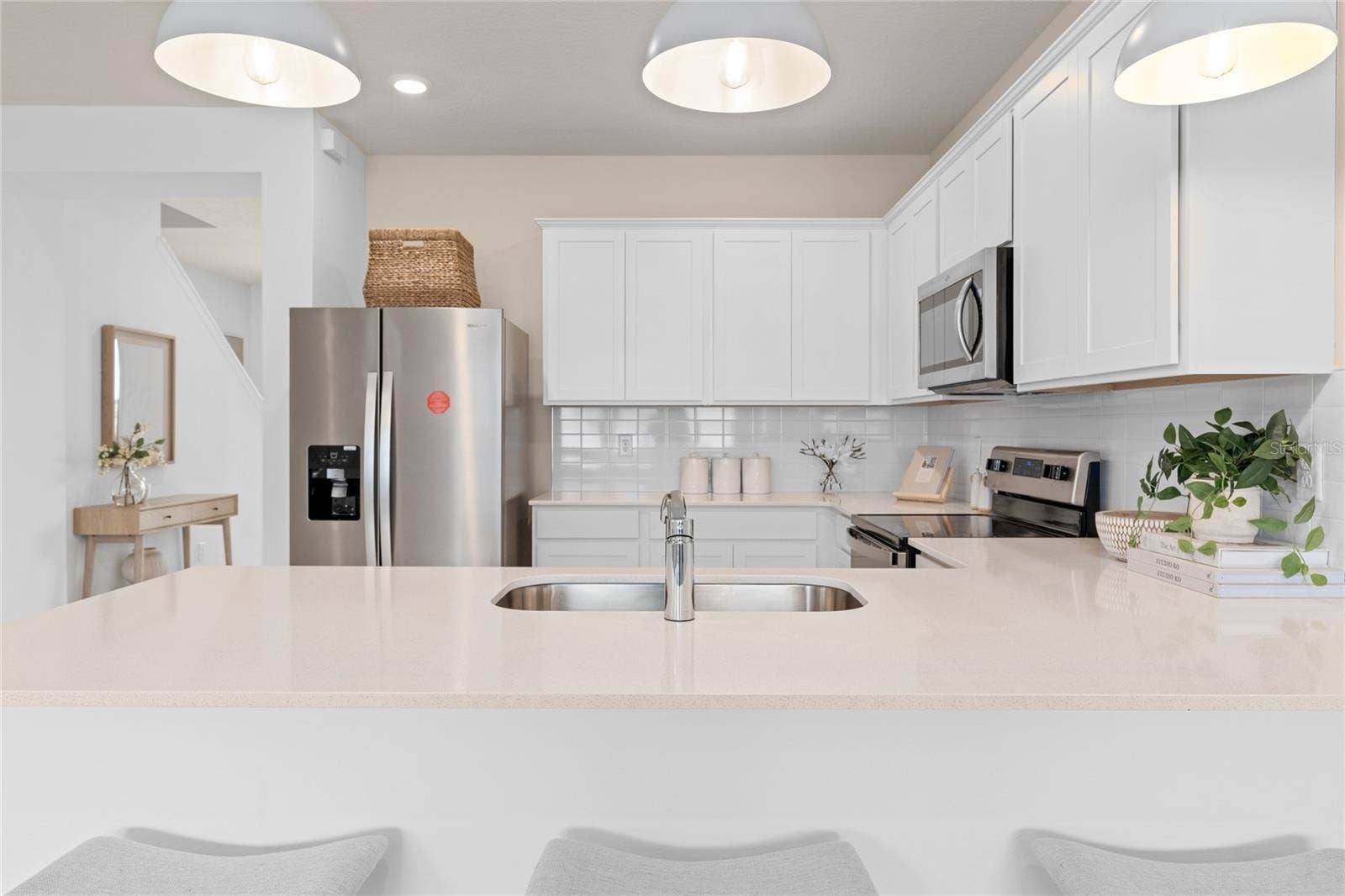 6403 ARGENT WOOD DRIVE, Winter Garden, FL 34787 Model Home Design Only. Pictures and furnishings are for illustrative purposes only. Elevations, colors and options may vary. Furniture is for model home staging only.