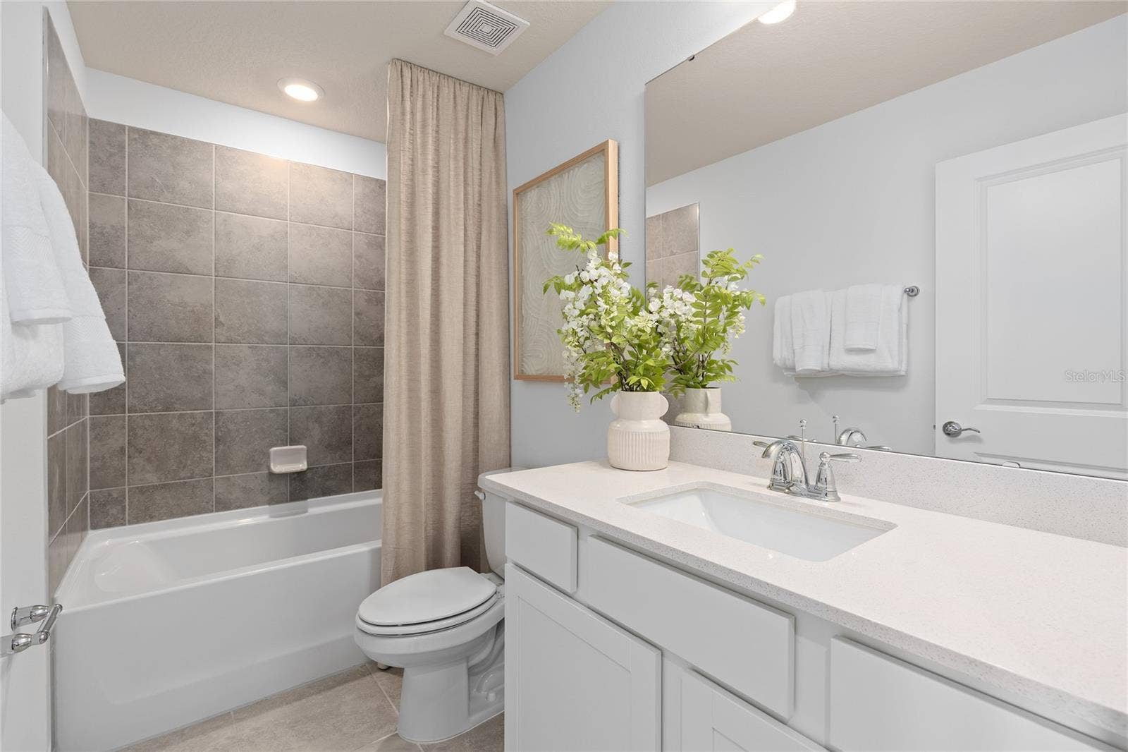 6403 ARGENT WOOD DRIVE, Winter Garden, FL 34787 Model Home Design Only. Pictures and furnishings are for illustrative purposes only. Elevations, colors and options may vary. Furniture is for model home staging only.