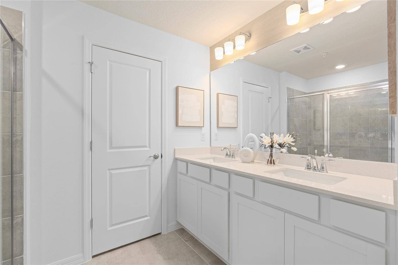 6403 ARGENT WOOD DRIVE, Winter Garden, FL 34787 Model Home Design Only. Pictures and furnishings are for illustrative purposes only. Elevations, colors and options may vary. Furniture is for model home staging only.