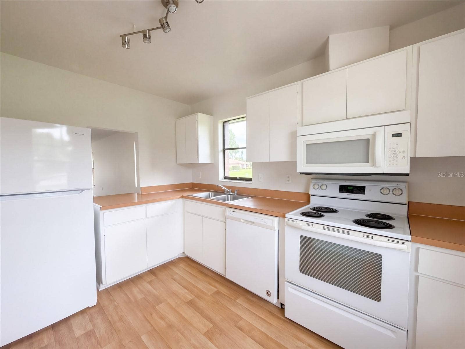 6410 HERITAGE LANE, Bradenton, FL 34209 6410 HERITAGE LANE, Bradenton, FL 34209