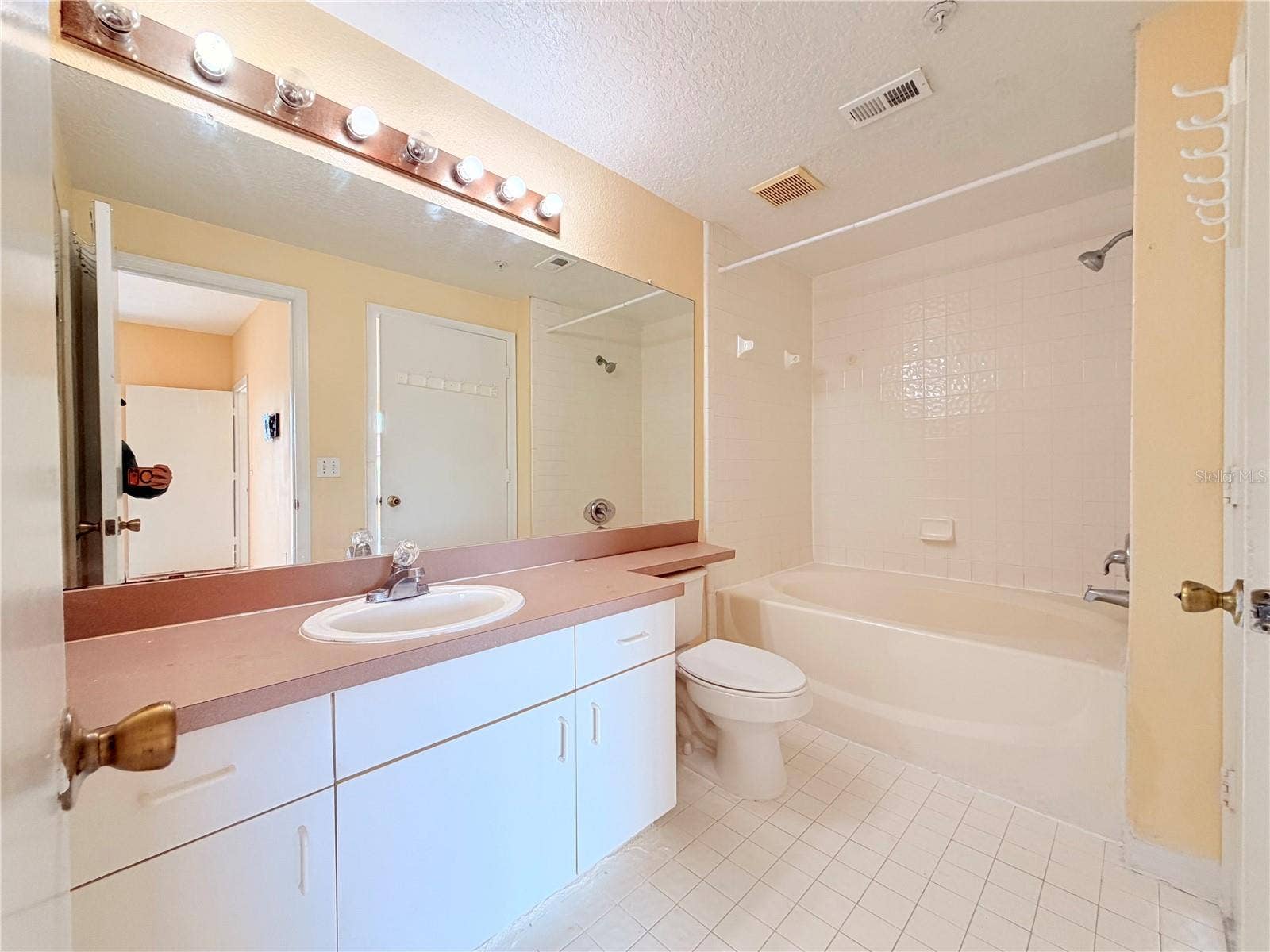 5500 METROWEST BOULEVARD, #14-308, Orlando, FL 32811 5500 METROWEST BOULEVARD, #14-308, Orlando, FL 32811