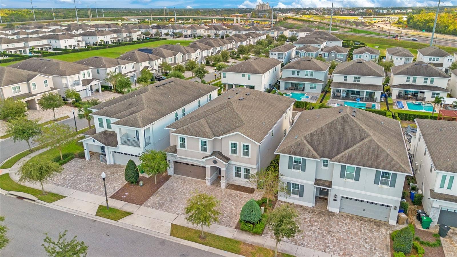 7704 WESTLAND DRIVE, Kissimmee, FL 34747 An impressive setting within Encore's beautifully maintained, gated resort community
