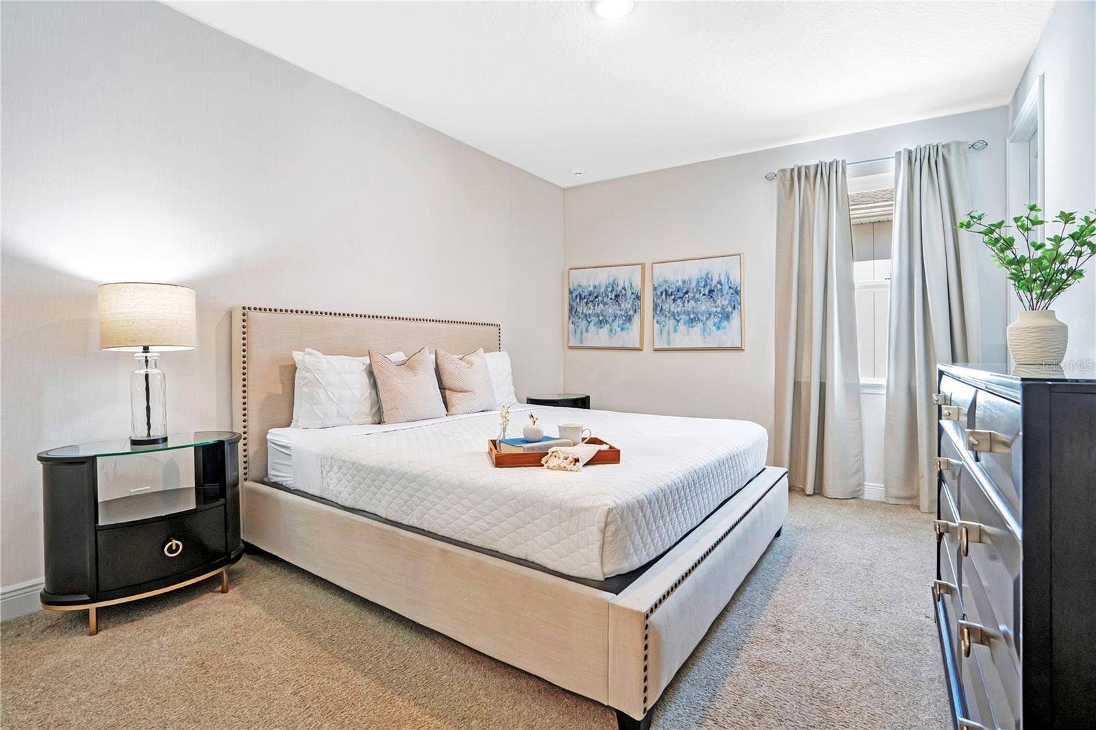 7704 WESTLAND DRIVE, Kissimmee, FL 34747 Understated elegance, comfortable accommodations, and thoughtful finishing touches to another suite