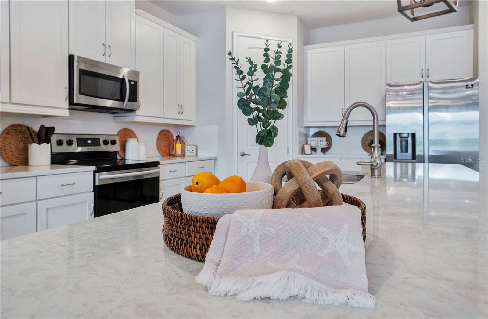7704 WESTLAND DRIVE, Kissimmee, FL 34747 Timeless subway tile, white shaker cabinetry, and elegant granite surfaces