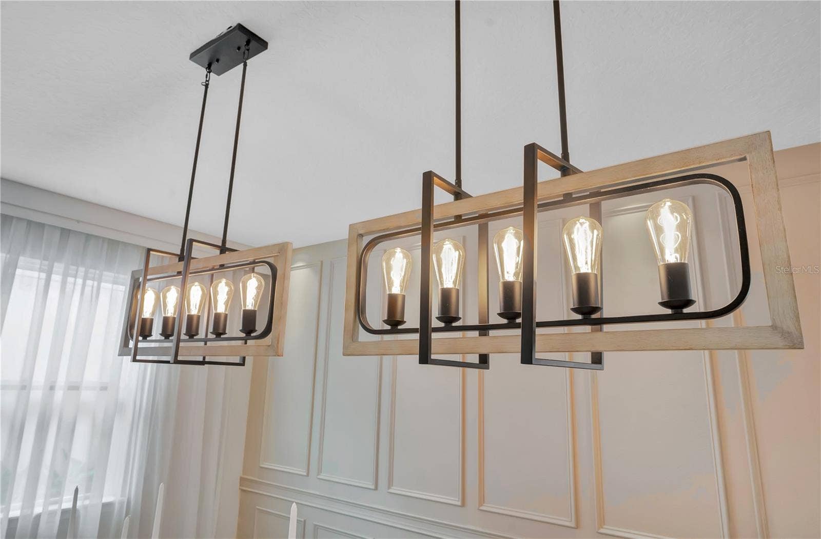 7704 WESTLAND DRIVE, Kissimmee, FL 34747 Statement chandeliers provide a striking finishing touch to the dining room