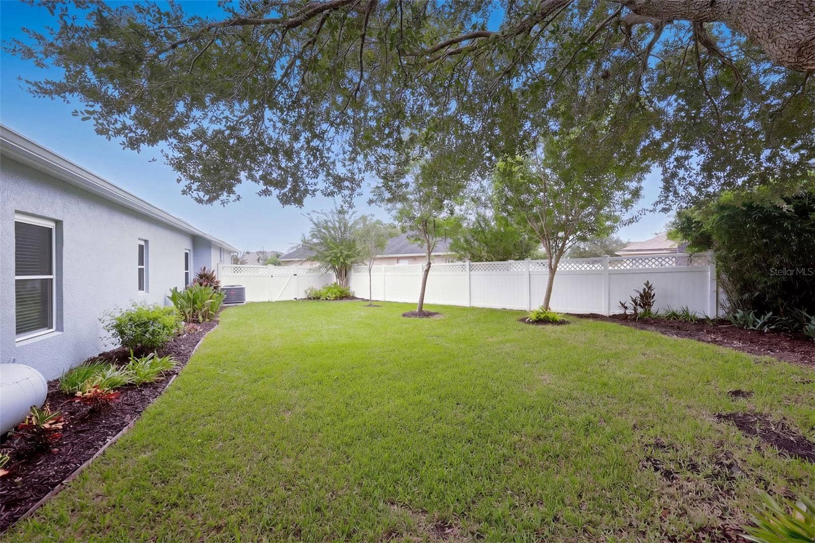 Large fenced in side yard