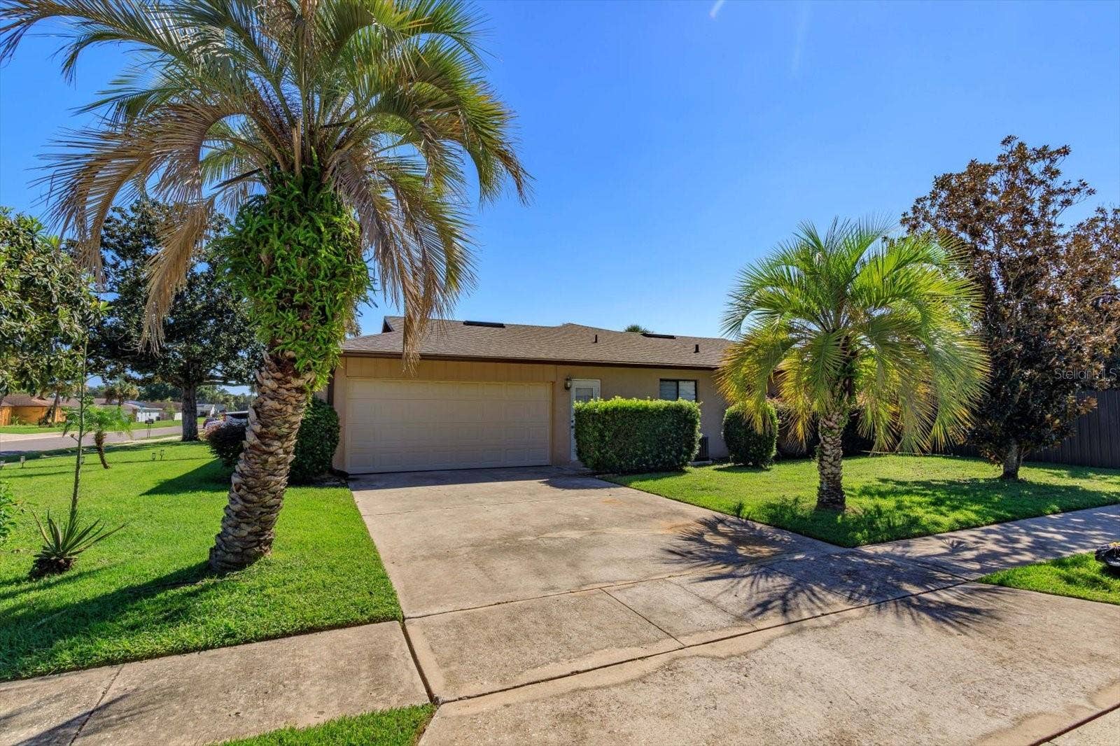 1931 ASTER DRIVE, Winter Park, FL 32792 Side-loading driveway and garage