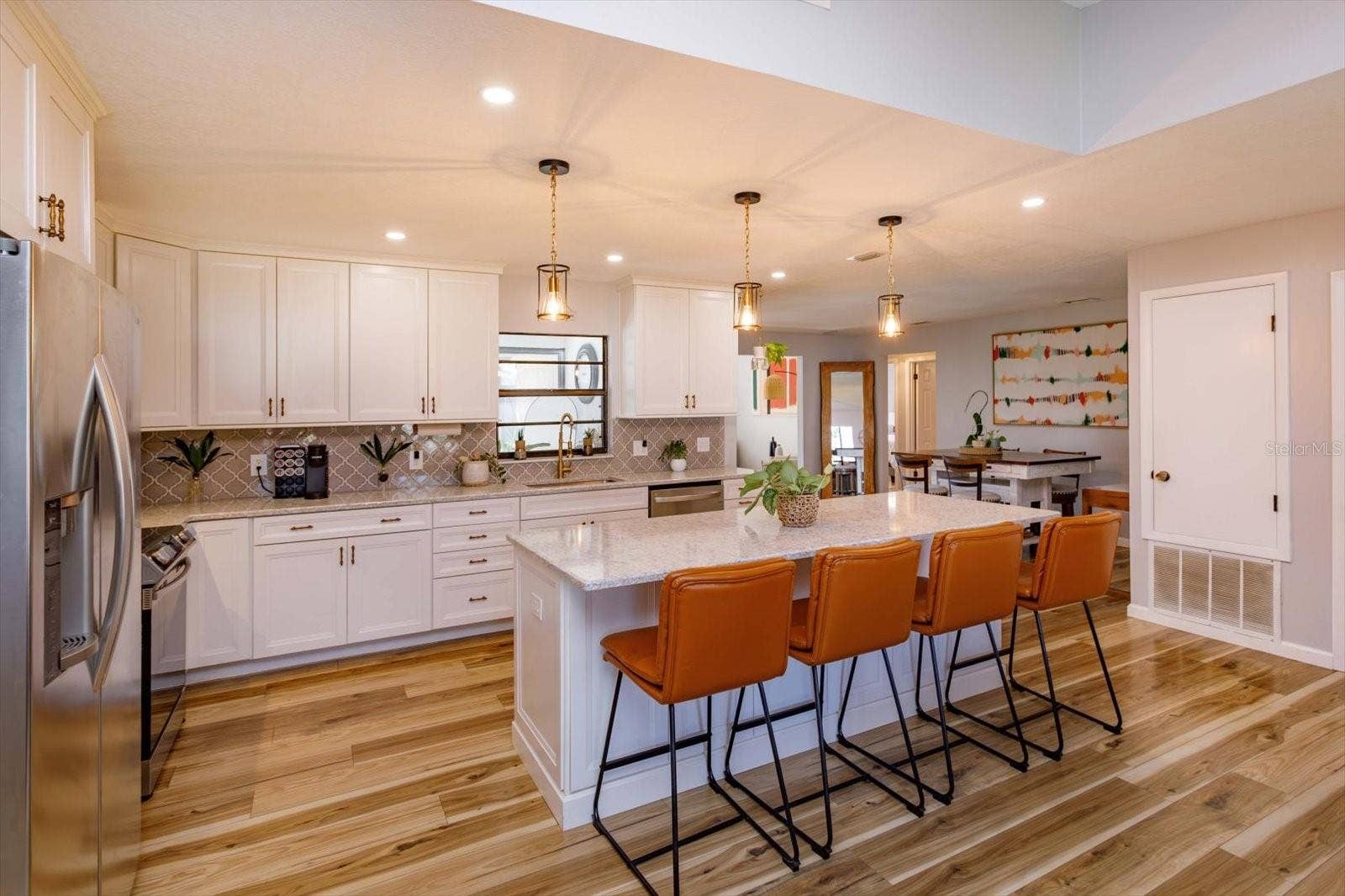 1931 ASTER DRIVE, Winter Park, FL 32792 Island easily seats 4