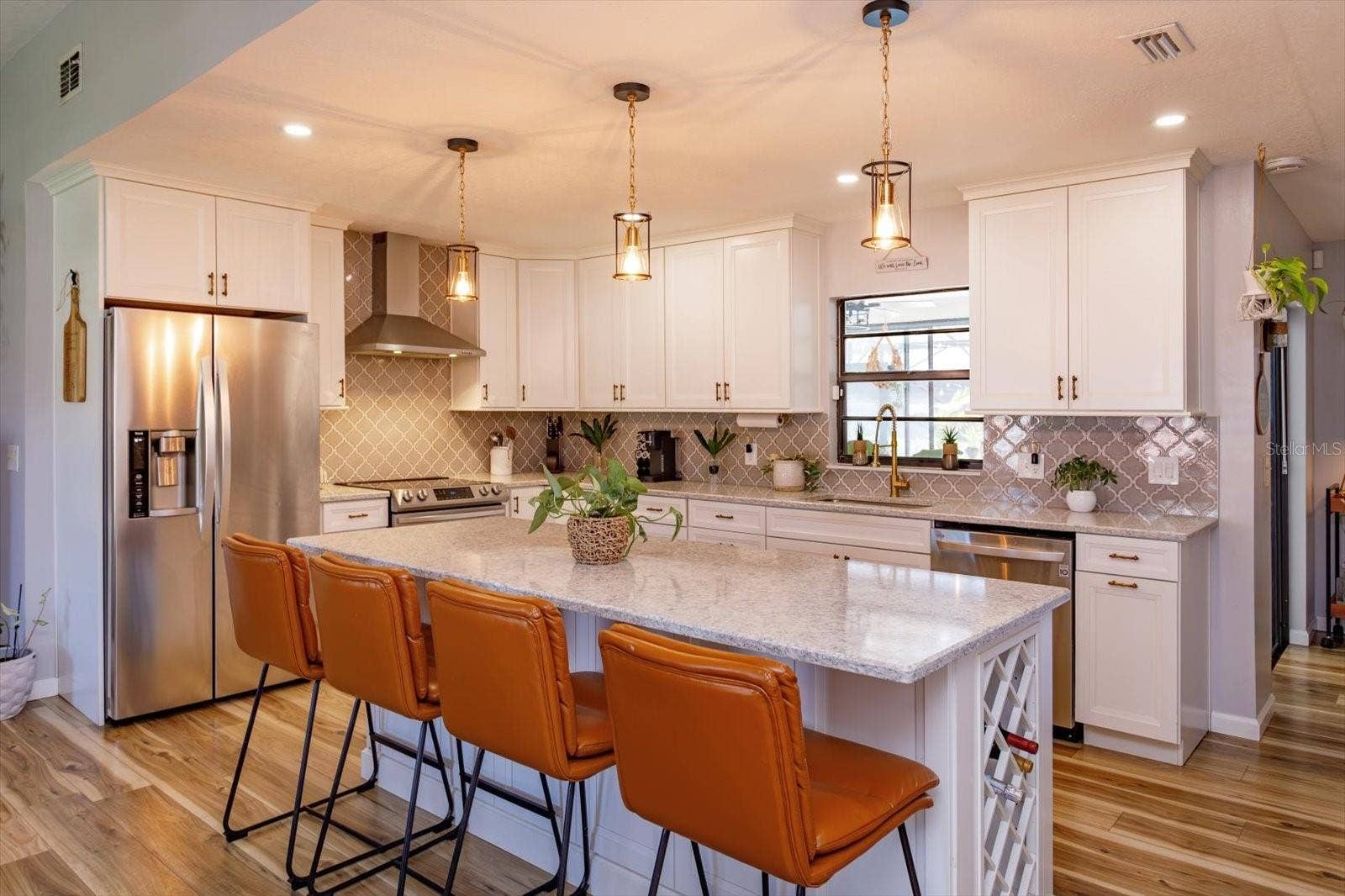1931 ASTER DRIVE, Winter Park, FL 32792 Beautifully renovated kitchen with shaker cabinets and quartz counters
