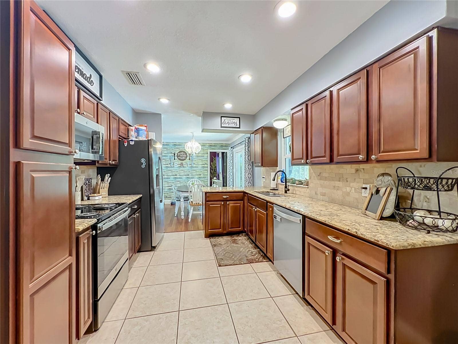 128 ALDEAN DRIVE, Sanford, FL 32771 128 ALDEAN DRIVE, Sanford, FL 32771