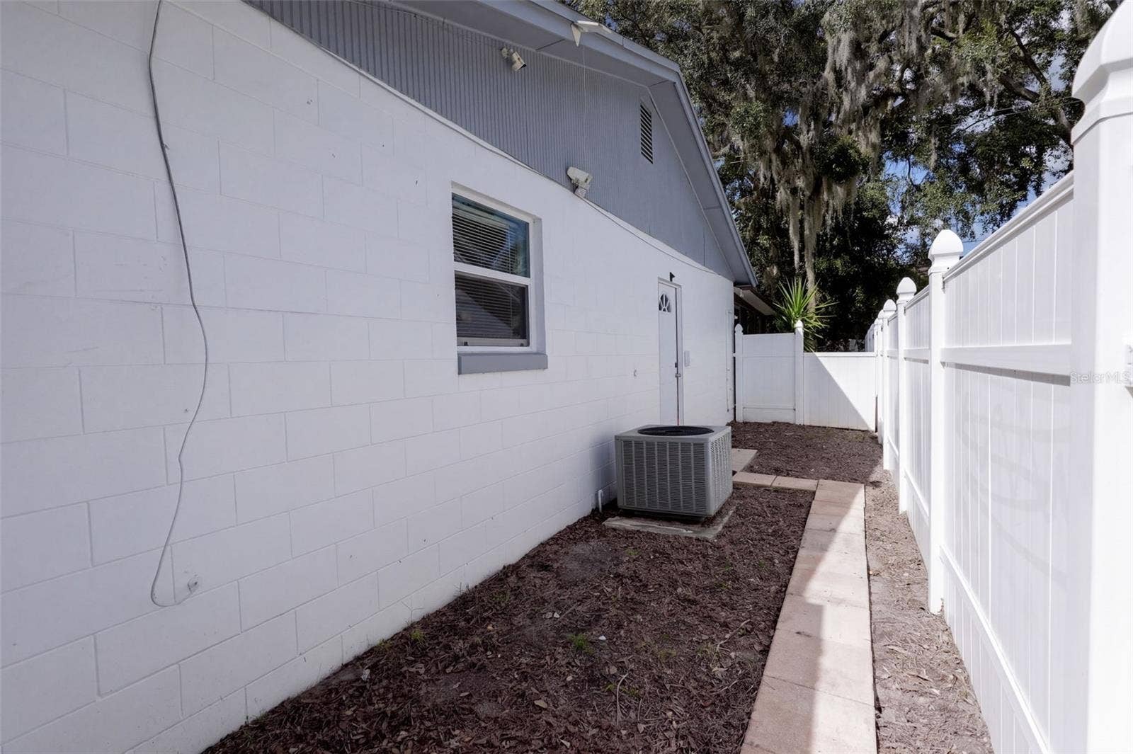 Side Entrance with Separate Entry