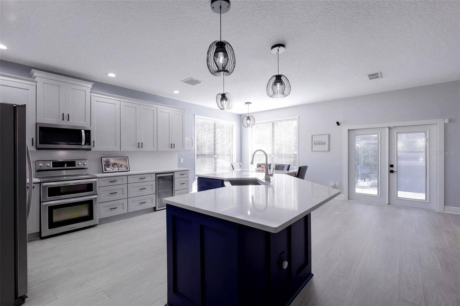10603 SUNRISE TERRACE DRIVE, Orlando, FL 32825 Newly renovated kitchen and large quartz island with stainless steel farmhouse sink