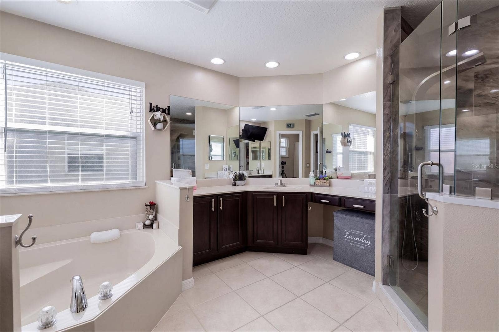 10603 SUNRISE TERRACE DRIVE, Orlando, FL 32825 Primary Bathroom with garden tub