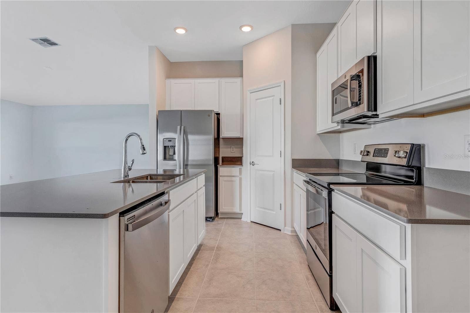 865 CITRUS RESERVE BOULEVARD, Davenport, FL 33837 865 CITRUS RESERVE BOULEVARD, Davenport, FL 33837