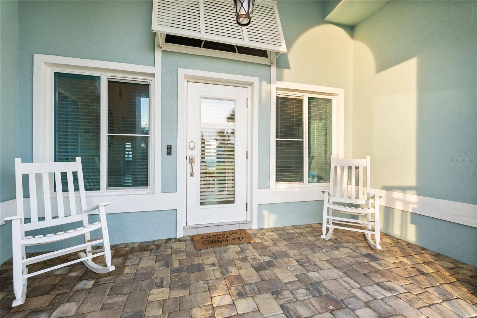 Front porch covered entrance