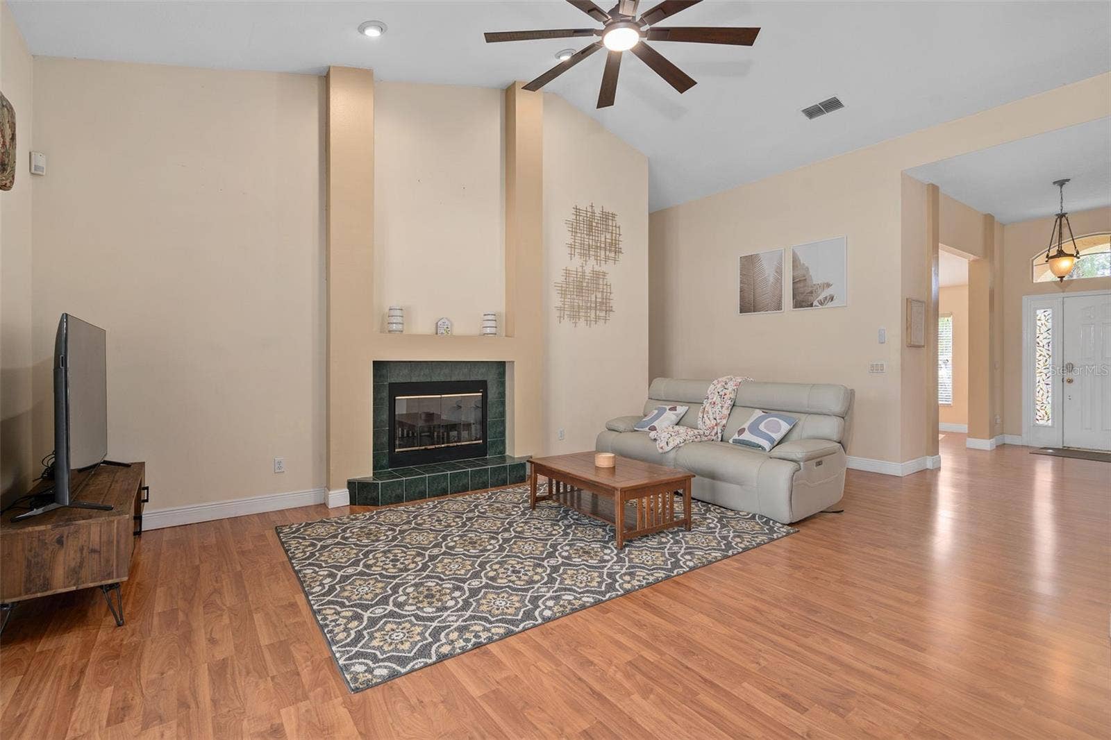 13715 BLUEWATER CIRCLE, Orlando, FL 32828 13715 BLUEWATER CIRCLE, Orlando, FL 32828