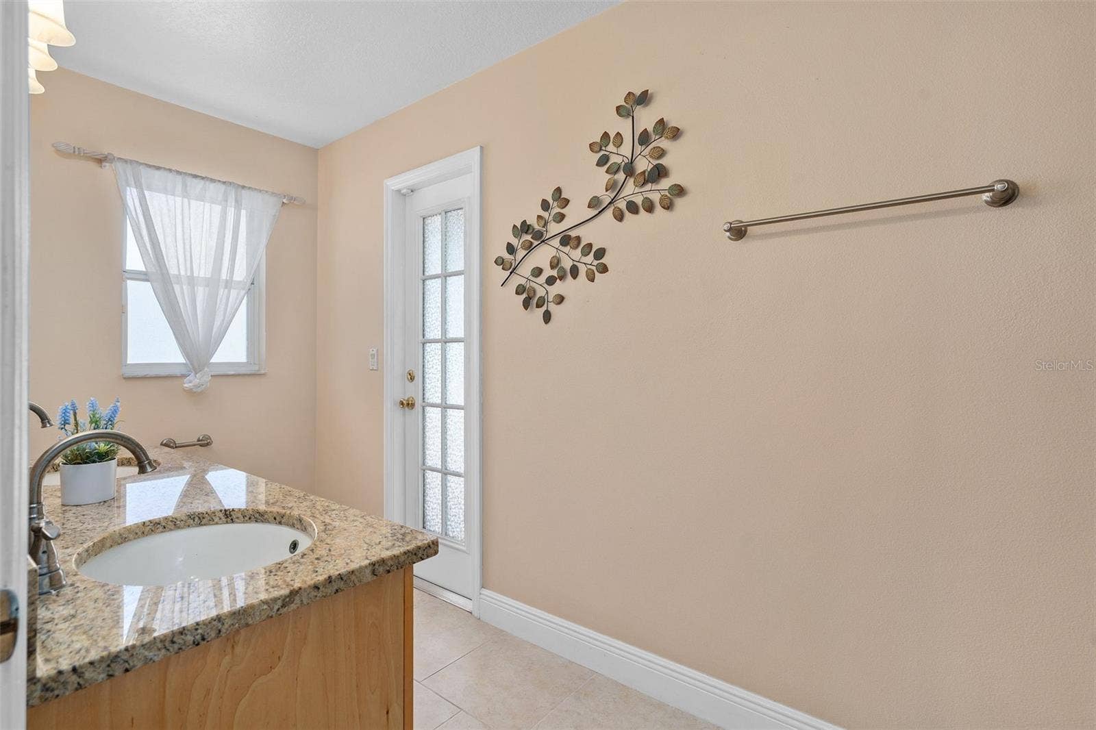 13715 BLUEWATER CIRCLE, Orlando, FL 32828 13715 BLUEWATER CIRCLE, Orlando, FL 32828