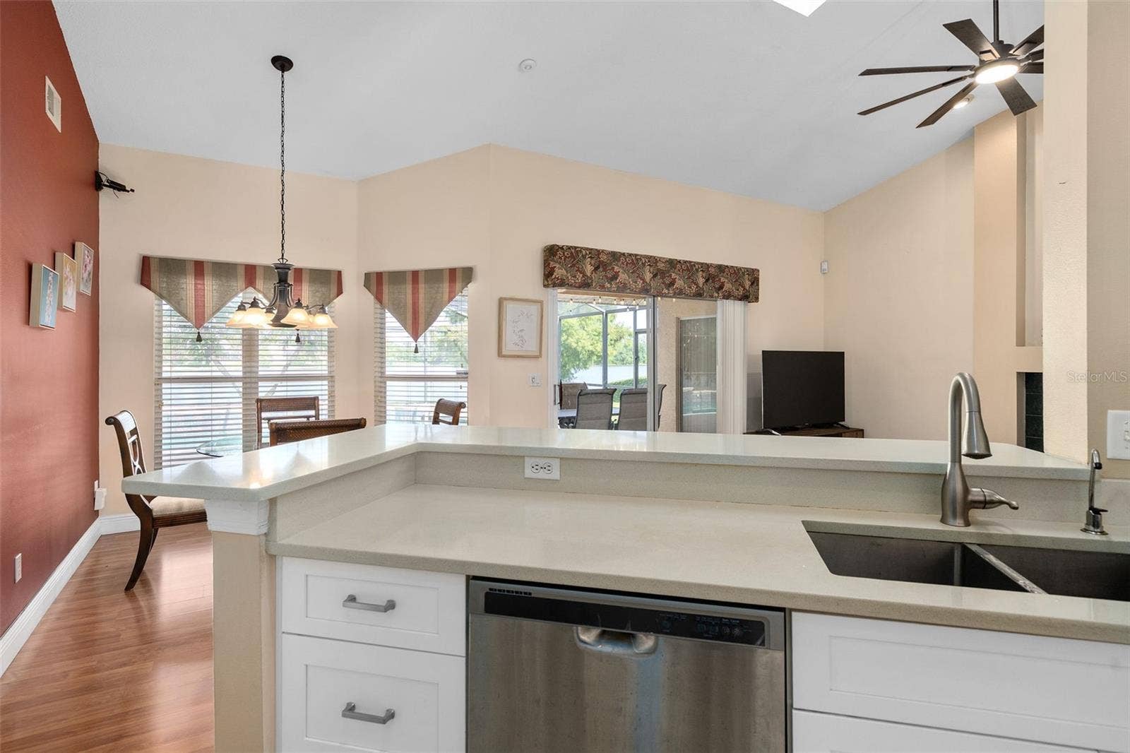 13715 BLUEWATER CIRCLE, Orlando, FL 32828 13715 BLUEWATER CIRCLE, Orlando, FL 32828