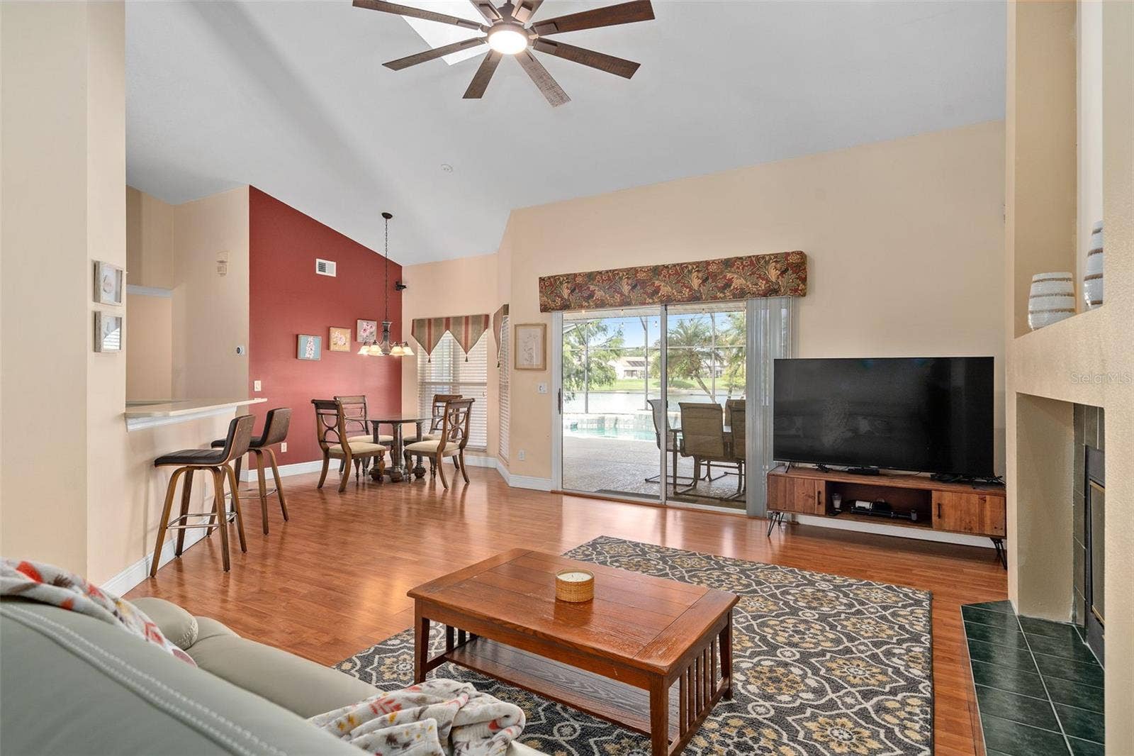 13715 BLUEWATER CIRCLE, Orlando, FL 32828 13715 BLUEWATER CIRCLE, Orlando, FL 32828