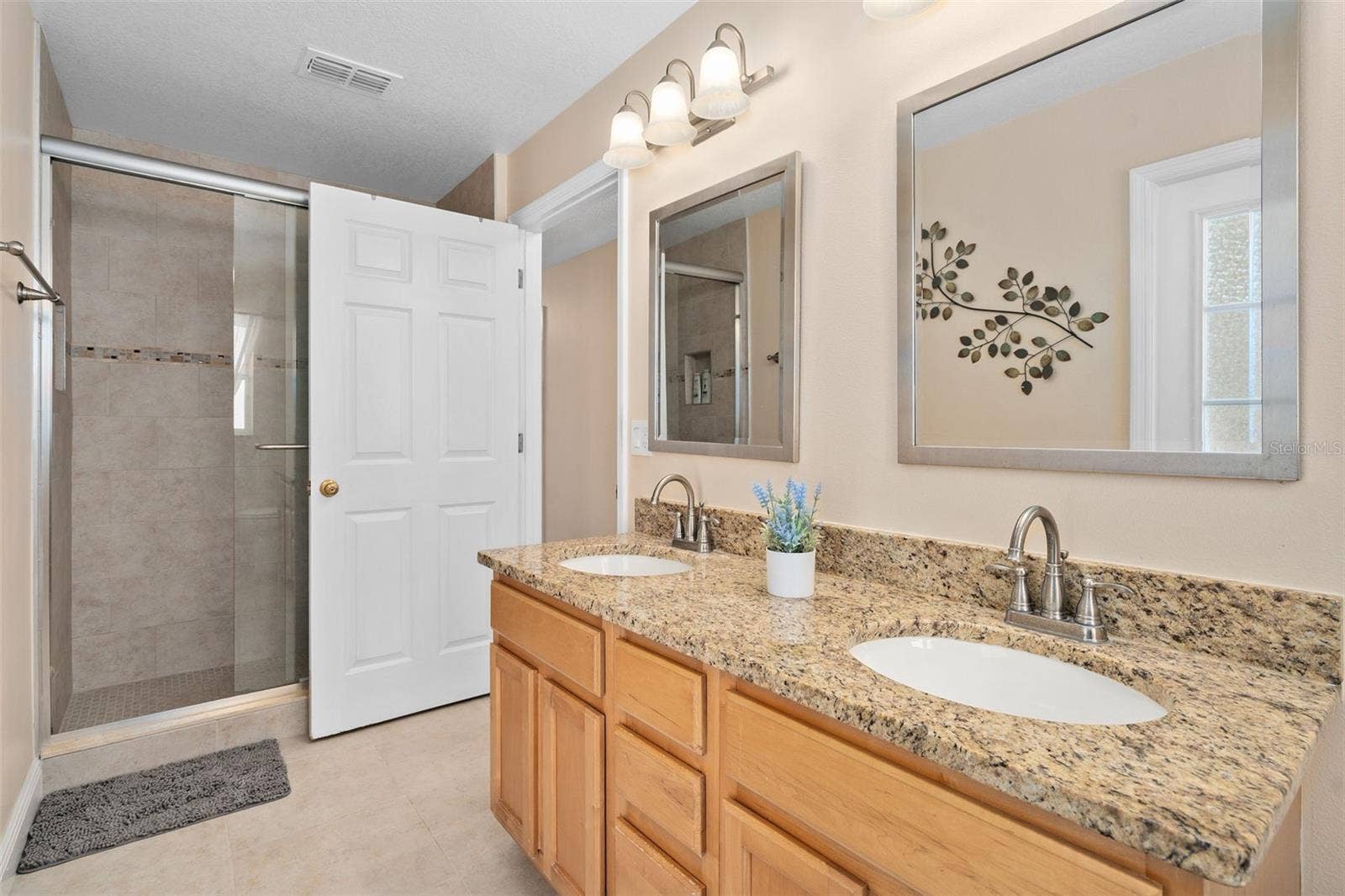 13715 BLUEWATER CIRCLE, Orlando, FL 32828 13715 BLUEWATER CIRCLE, Orlando, FL 32828