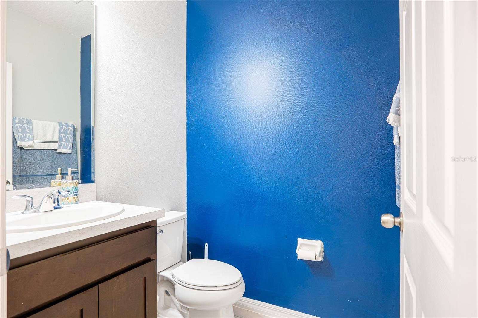 1275 ISLAND SLOUGH LANE, Davenport, FL 33837 Half Bath
