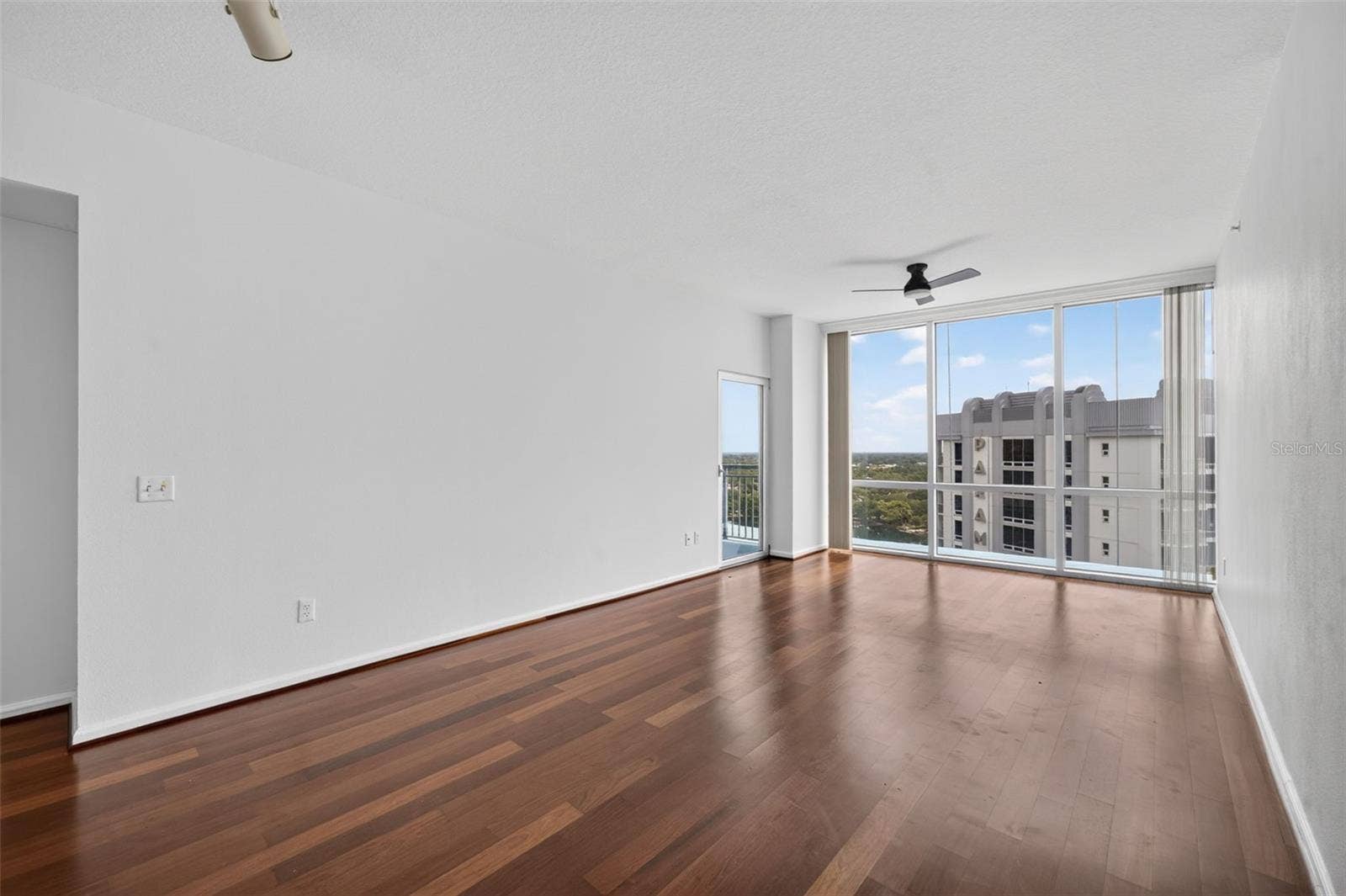 322 E CENTRAL BOULEVARD, #1913, Orlando, FL 32801 Living area