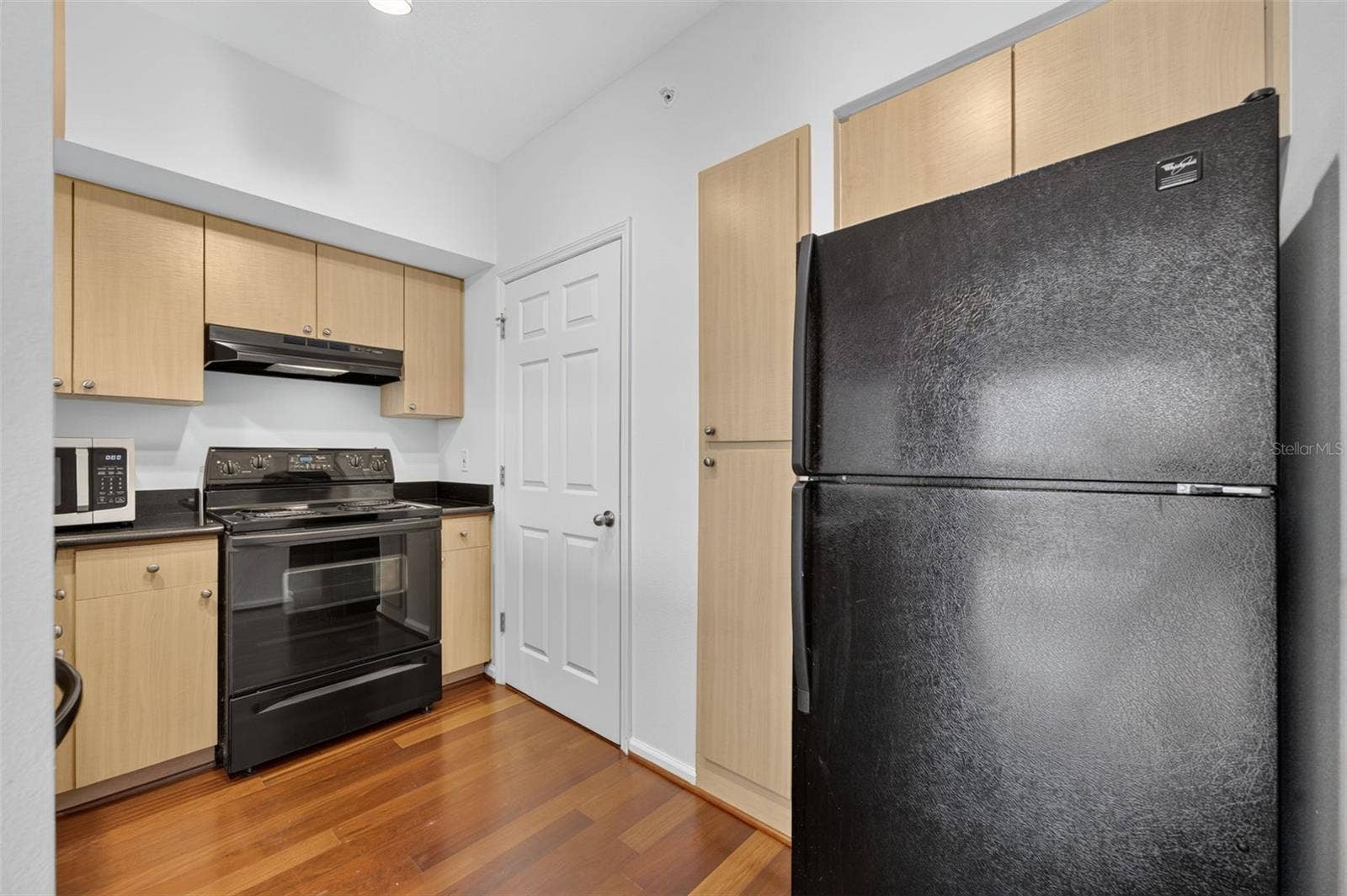 322 E CENTRAL BOULEVARD, #1913, Orlando, FL 32801 Kitchen