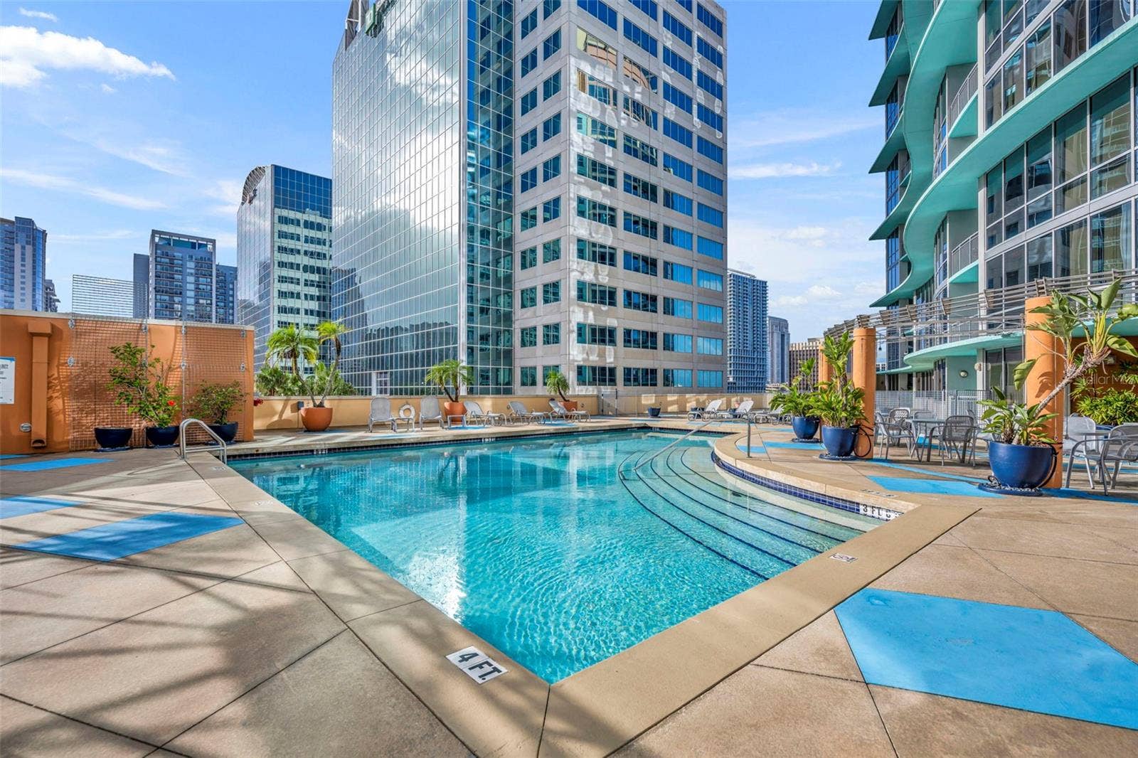322 E CENTRAL BOULEVARD, #1913, Orlando, FL 32801 Pool
