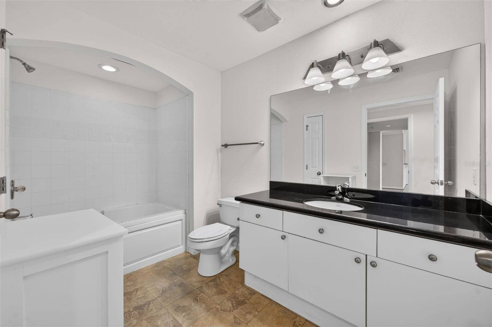 322 E CENTRAL BOULEVARD, #1913, Orlando, FL 32801 Bathroom