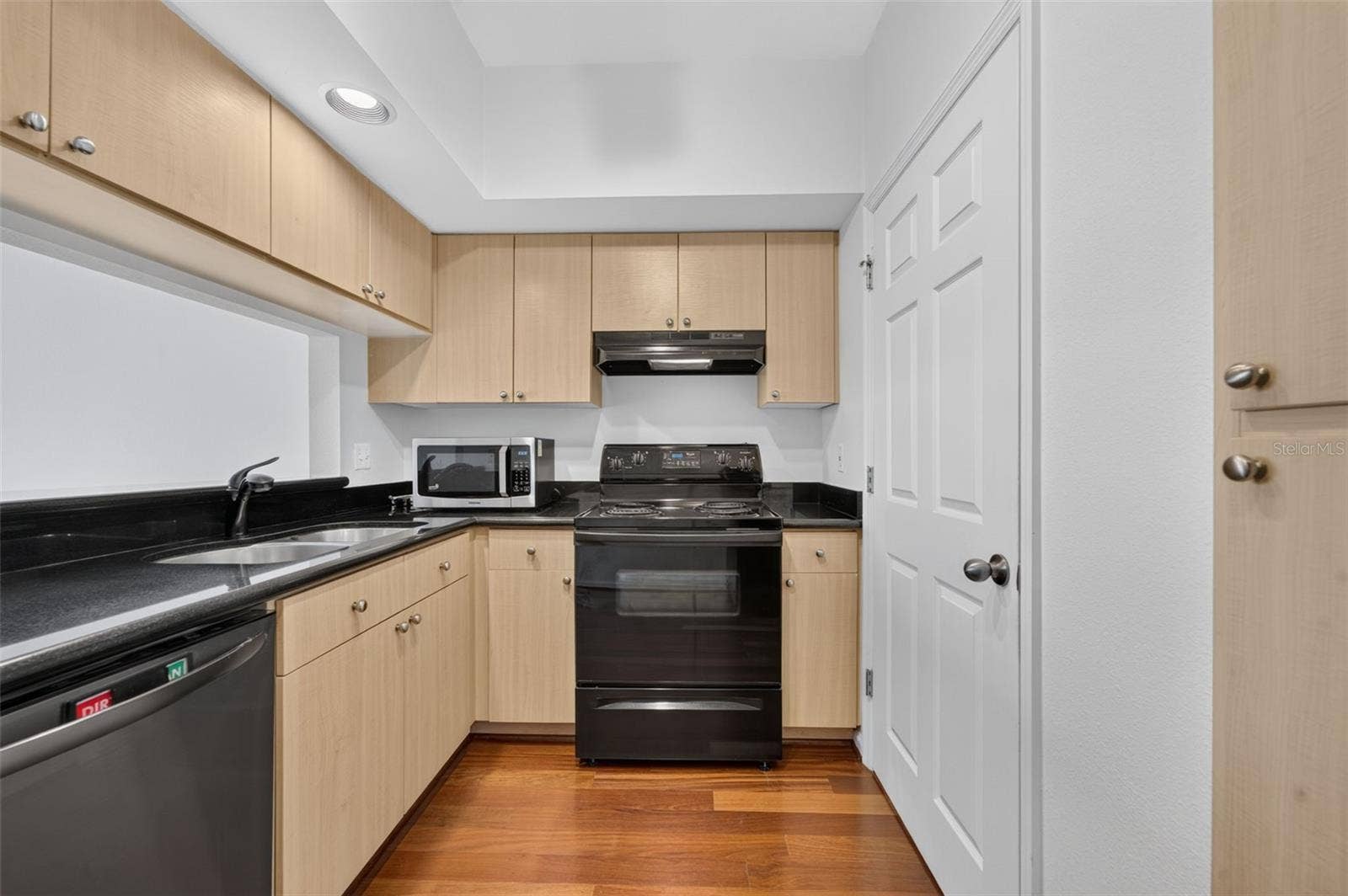 322 E CENTRAL BOULEVARD, #1913, Orlando, FL 32801 Kitchen