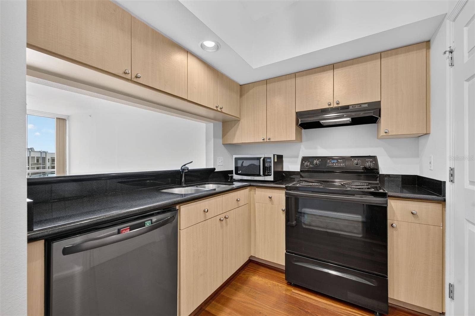 322 E CENTRAL BOULEVARD, #1913, Orlando, FL 32801 Kitchen