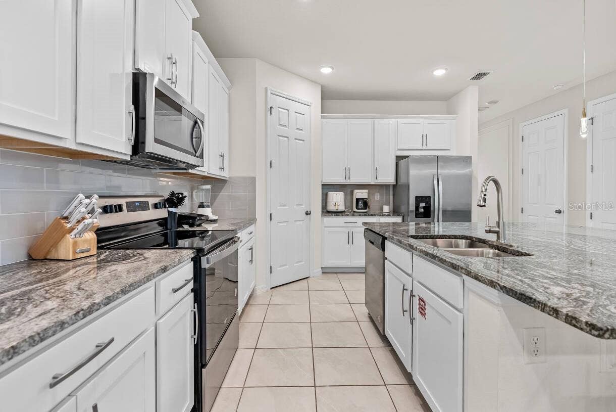 8923 COCONUT BREEZE DRIVE, Kissimmee, FL 34747 8923 COCONUT BREEZE DRIVE, Kissimmee, FL 34747