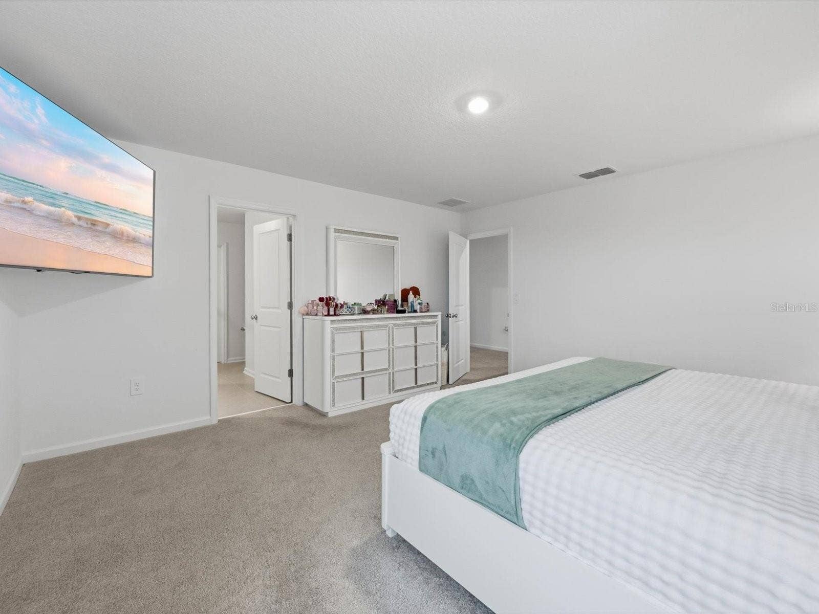 Master Bedroom (C)