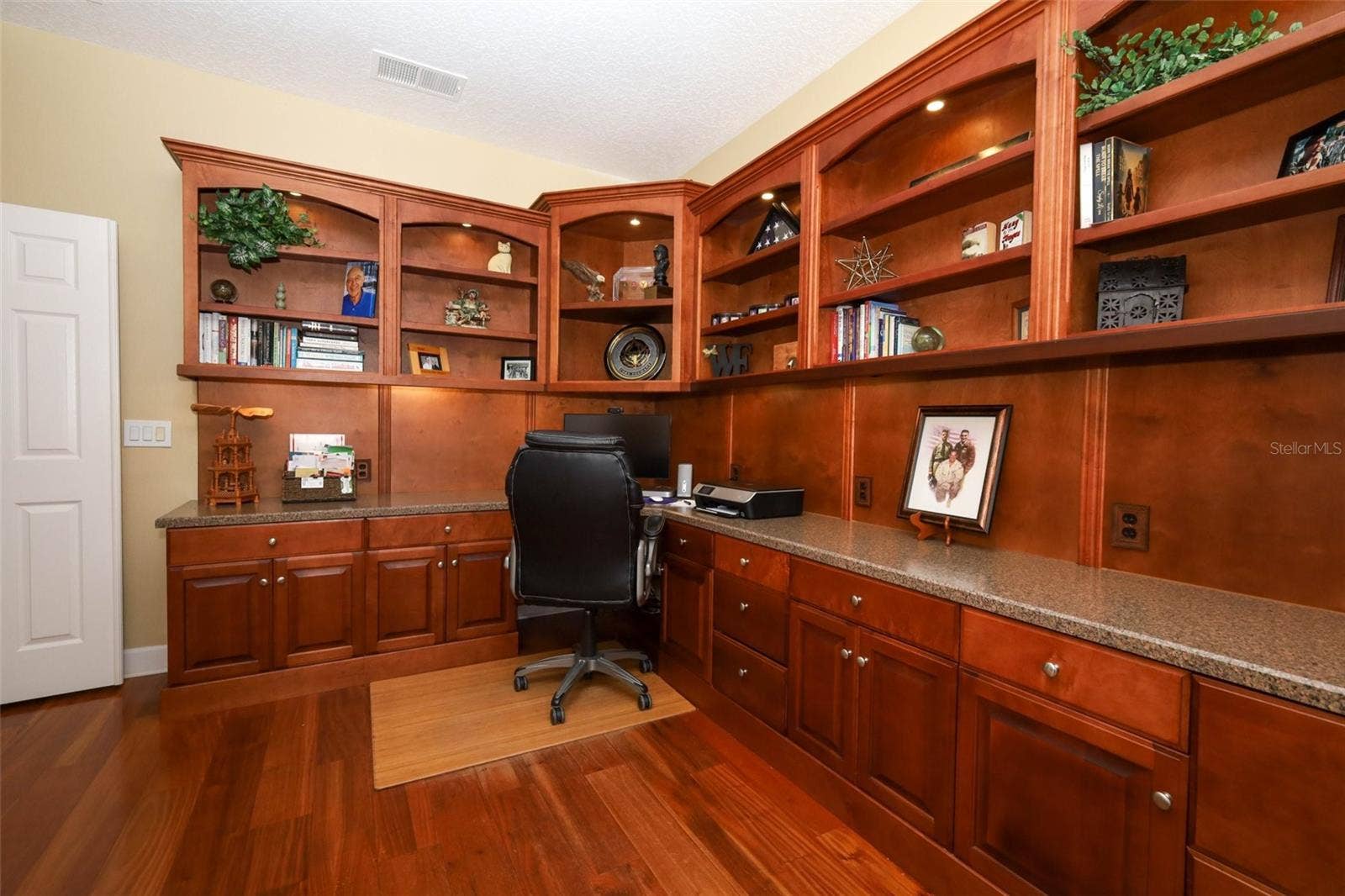 View of hardwood flooris and buiilt-ins
