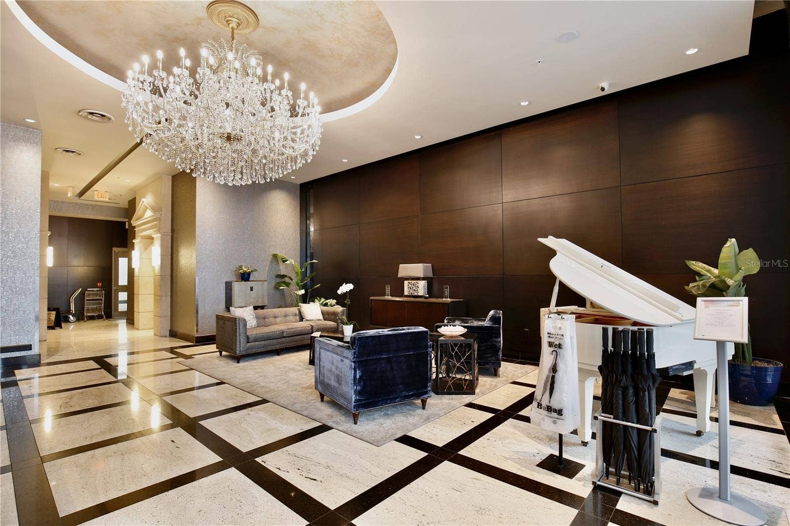 100 S EOLA DRIVE, #1413, Orlando, FL 32801 Front Lobby