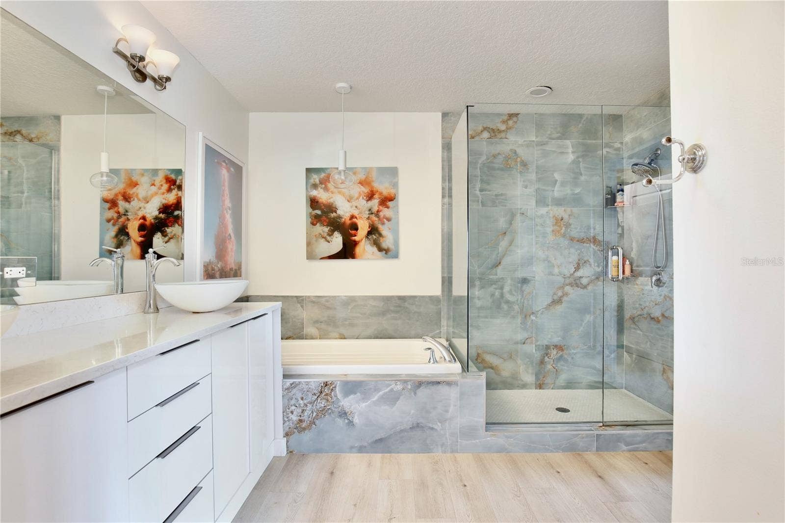 100 S EOLA DRIVE, #1413, Orlando, FL 32801 Primary Bathroom