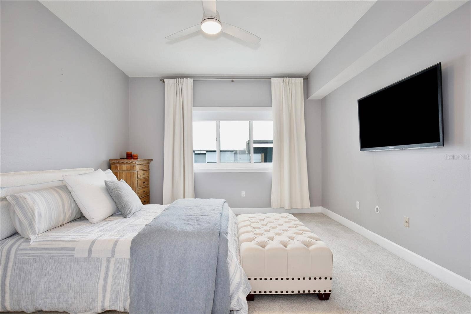 100 S EOLA DRIVE, #1413, Orlando, FL 32801 Guest Room
