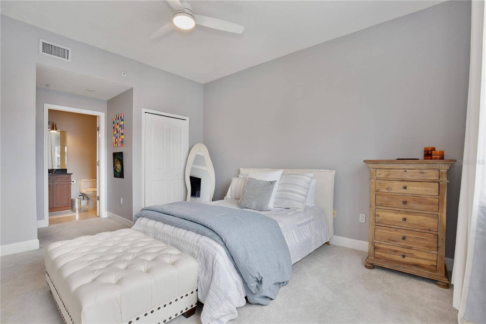 100 S EOLA DRIVE, #1413, Orlando, FL 32801 Guest Room