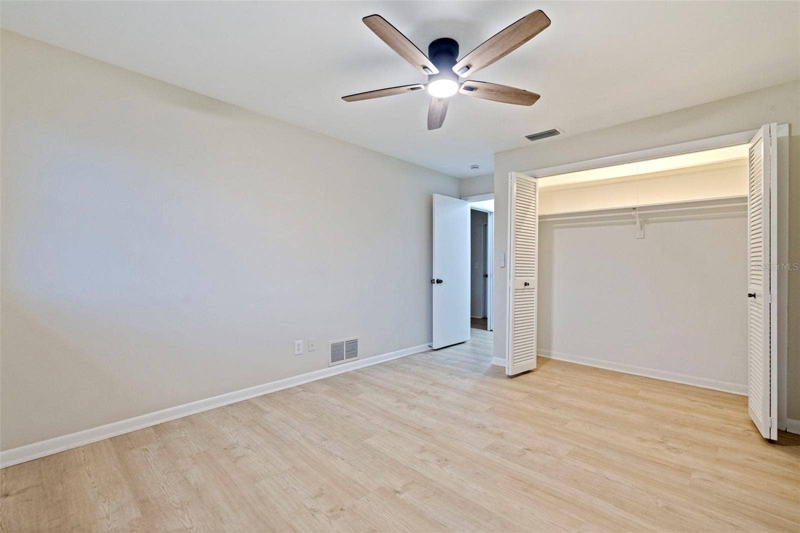 1011 MACRAE AVENUE, Clearwater, FL 33755