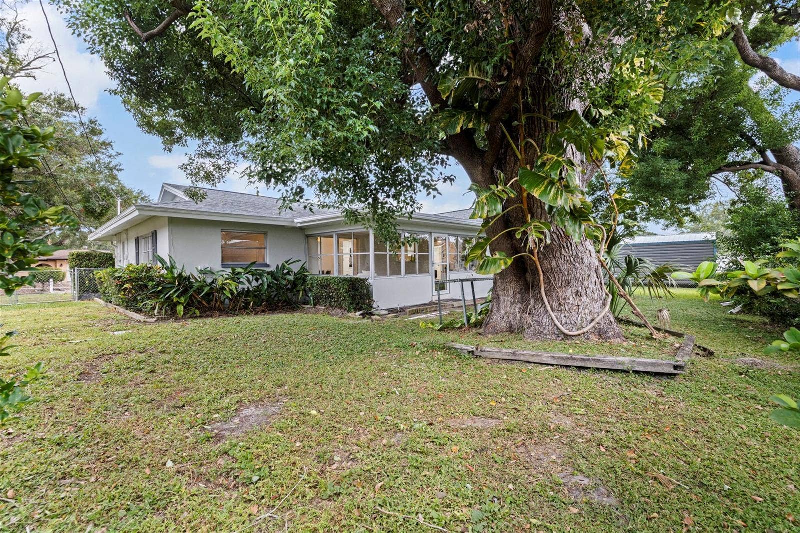 1011 MACRAE AVENUE, Clearwater, FL 33755