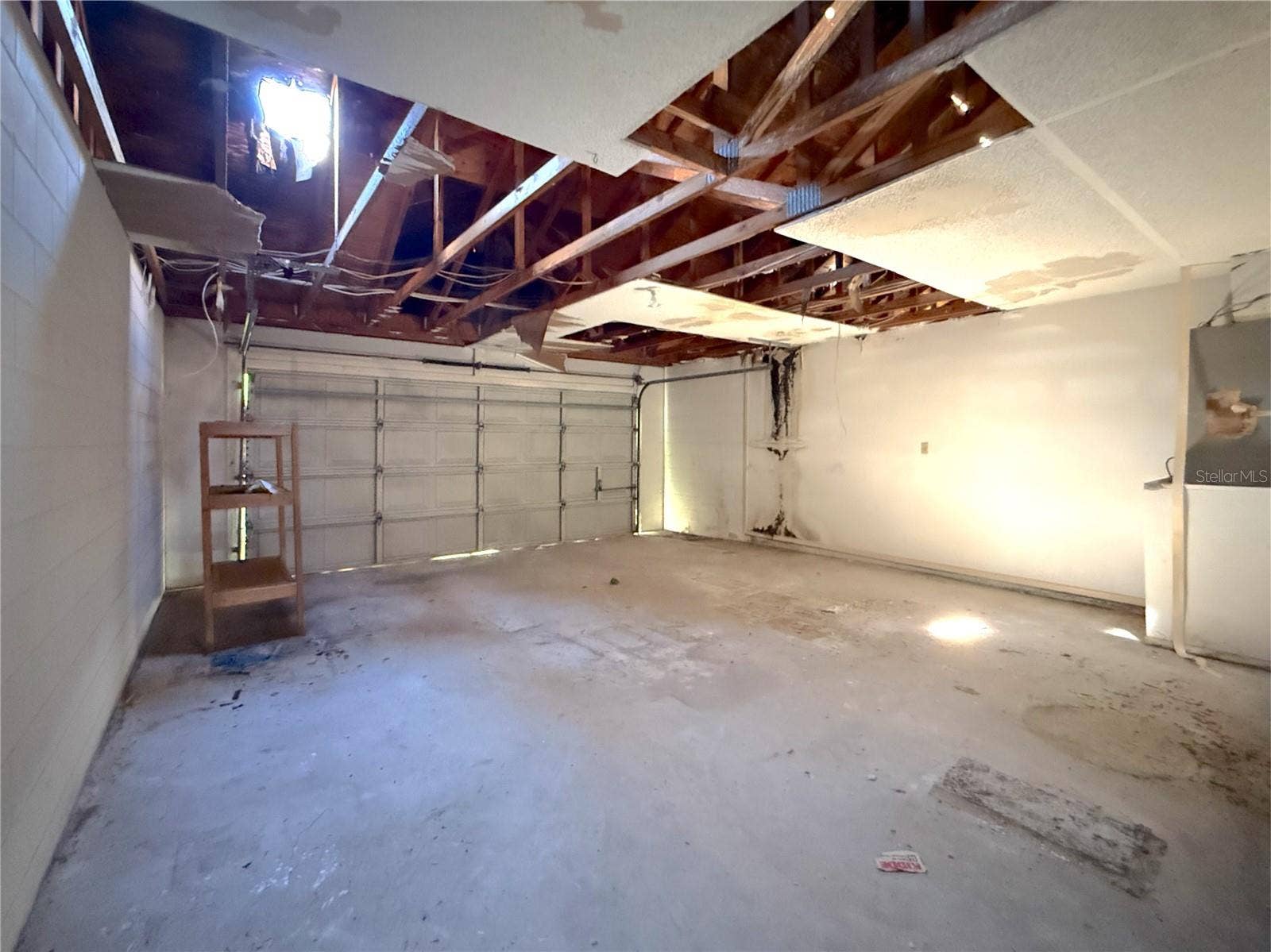 7755 BAY CEDAR DRIVE, Orlando, FL 32835 Garage