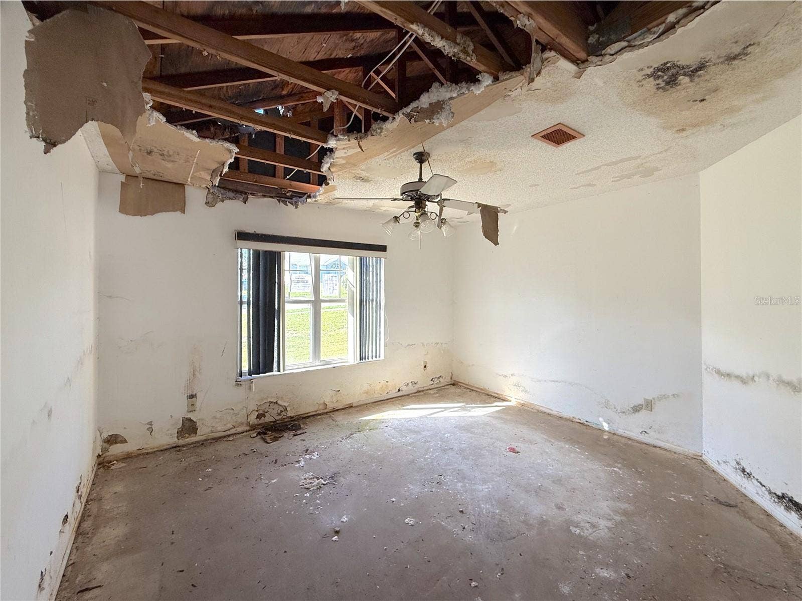 7755 BAY CEDAR DRIVE, Orlando, FL 32835 Living room