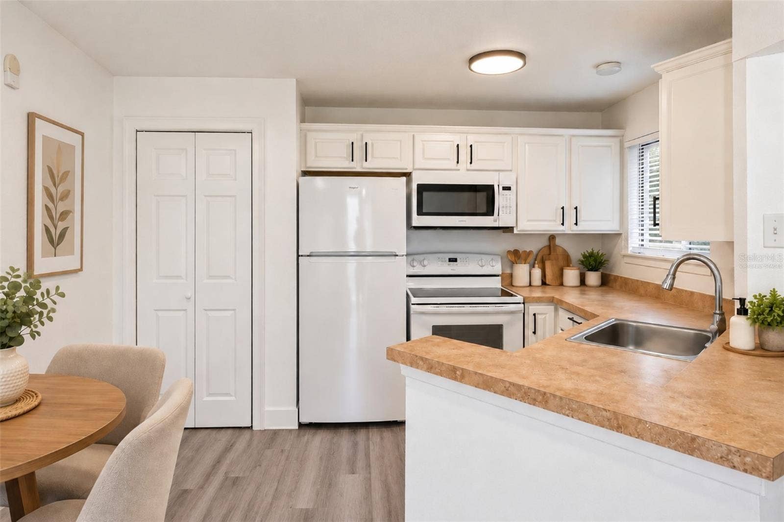 1964 LAKE ATRIUMS CIRCLE, #169, Orlando, FL 32839 Virtually Staged