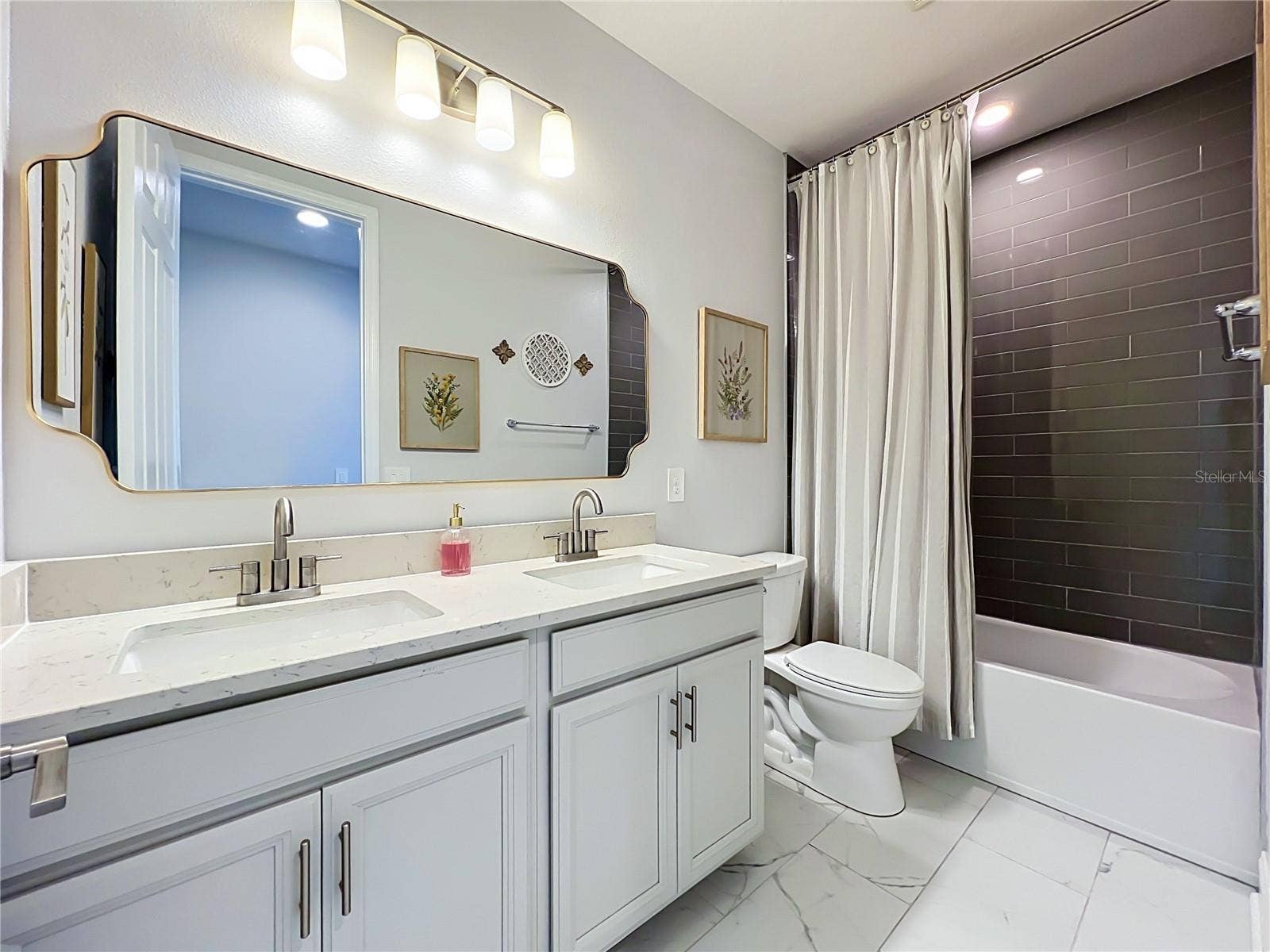 Guest Bathroom 2