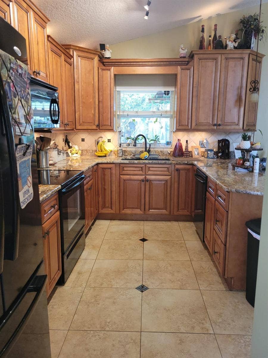 9103 BRAD COURT, Orlando, FL 32825 9103 BRAD COURT, Orlando, FL 32825