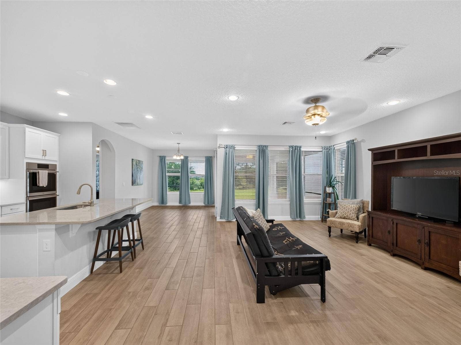 9849 LOST CREEK DRIVE, Winter Garden, FL 34787 9849 LOST CREEK DRIVE, Winter Garden, FL 34787